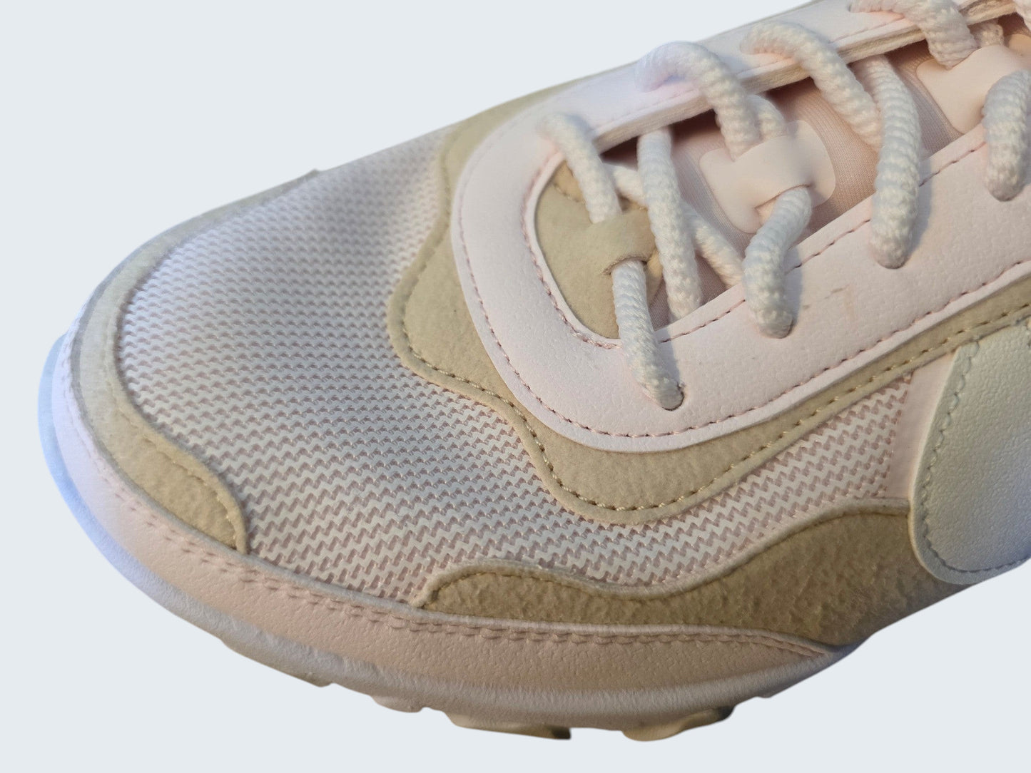 Damskie buty sportowe Nike React Vision od Latające Wieszaki w pastelowych odcieniach różu i beżu z siateczką