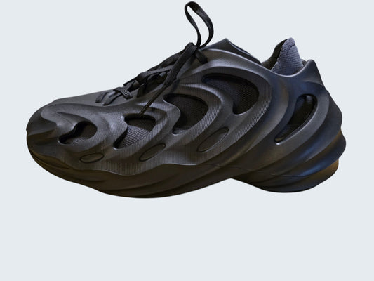 Czarne sneakersy Latające Wieszaki adidas adiFOM Q z futurystyczną piankową cholewką i tekstylną skarpetą wewnątrz