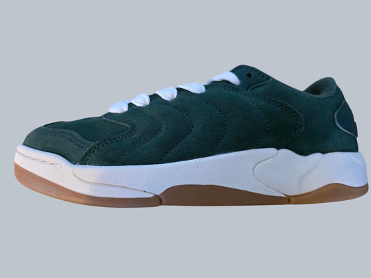 Męskie sneakersy Jordan od Latające Wieszaki z zielonego zamszu z białymi sznurowadłami i gumową podeszwą