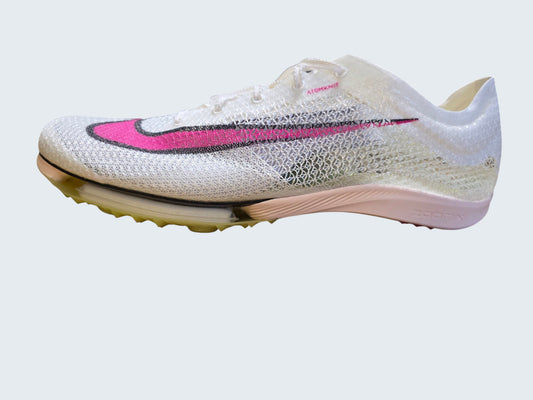 Latające Wieszaki Nike Air Zoom Victory białe kolce lekkoatletyczne z różowym logo i technologią AtomKnit