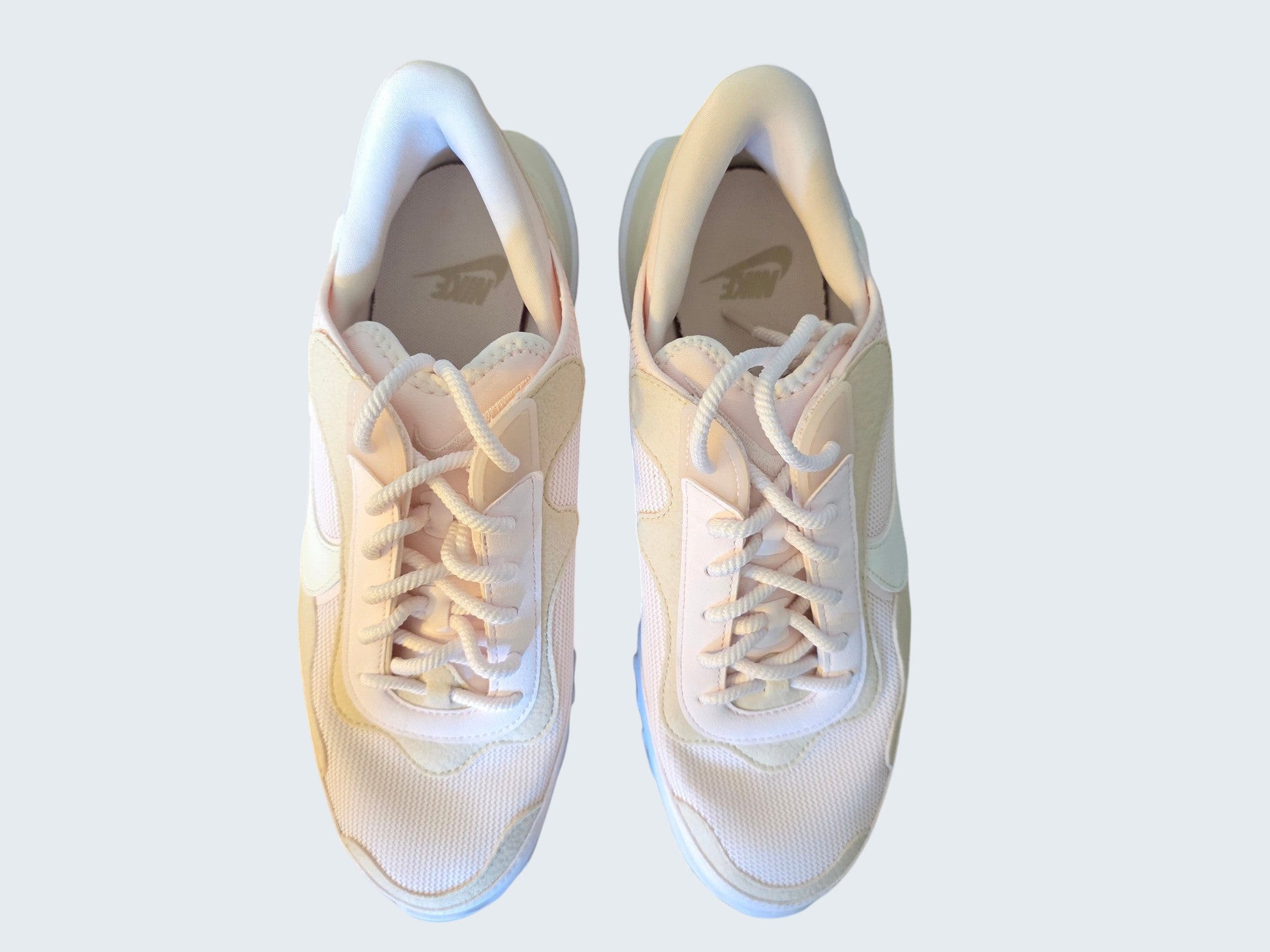 Damskie buty sportowe Latające Wieszaki Nike React Vision w pastelowych odcieniach różu i beżu z tekstylną cholewką