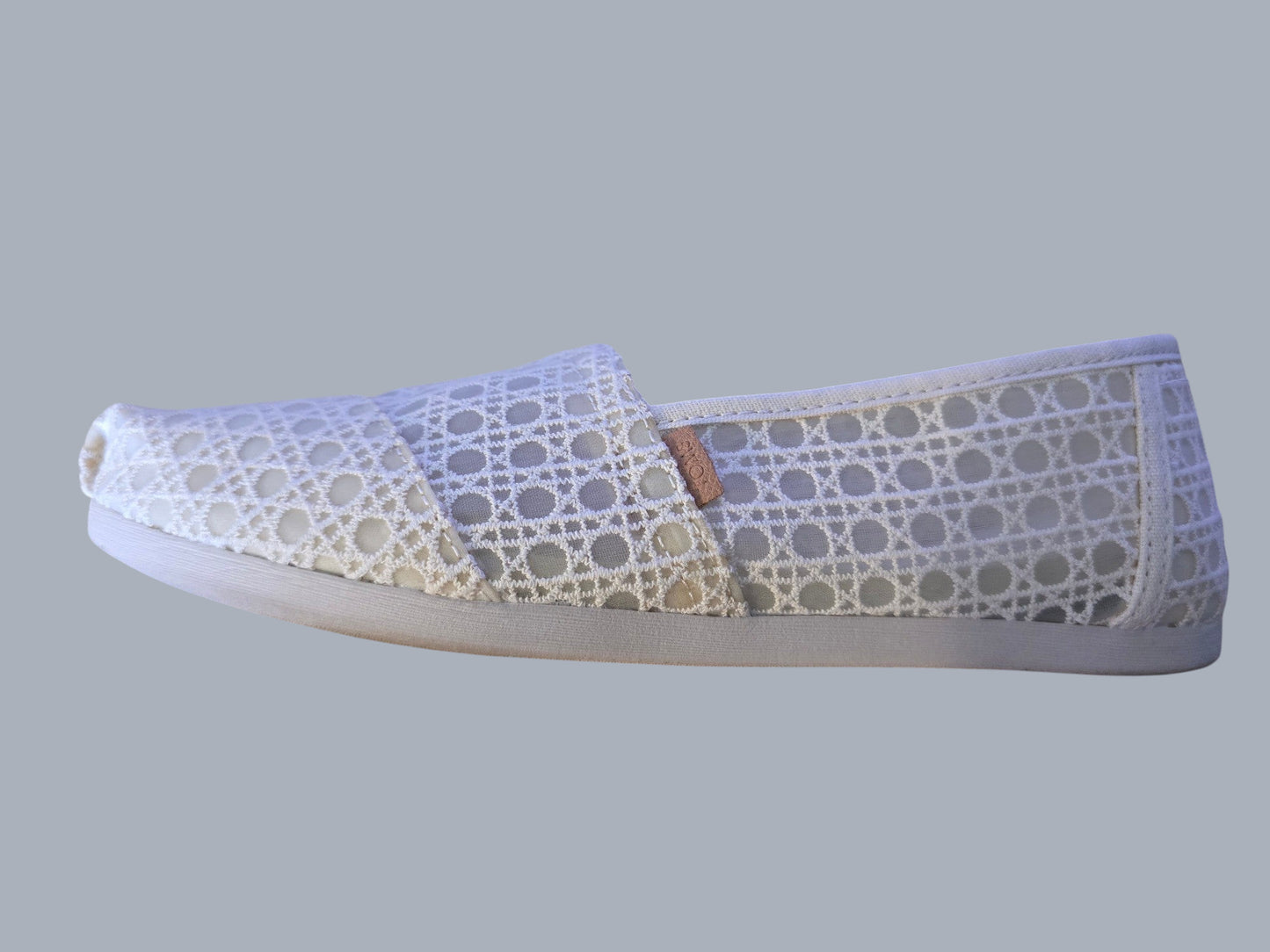 Damskie espadryle Latające Wieszaki TOMS Alpargata w kolorze białym z ażurowym splotem typu basket weave
